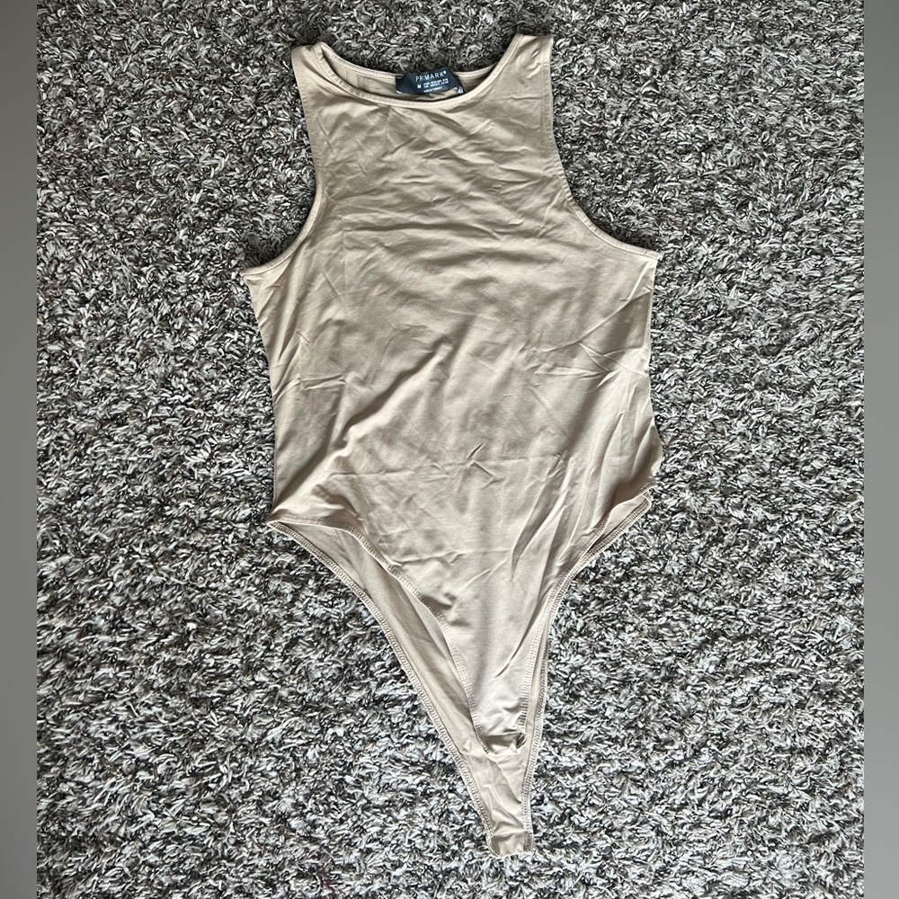 Size Medium Cream colored sleeveless bodysuit. Fits nice and is stretchy
